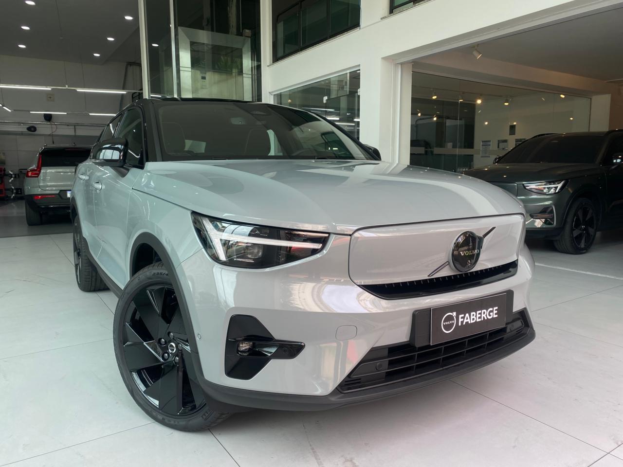 Volvo-EC40-EC40 Black Edition Ultra AWD P8