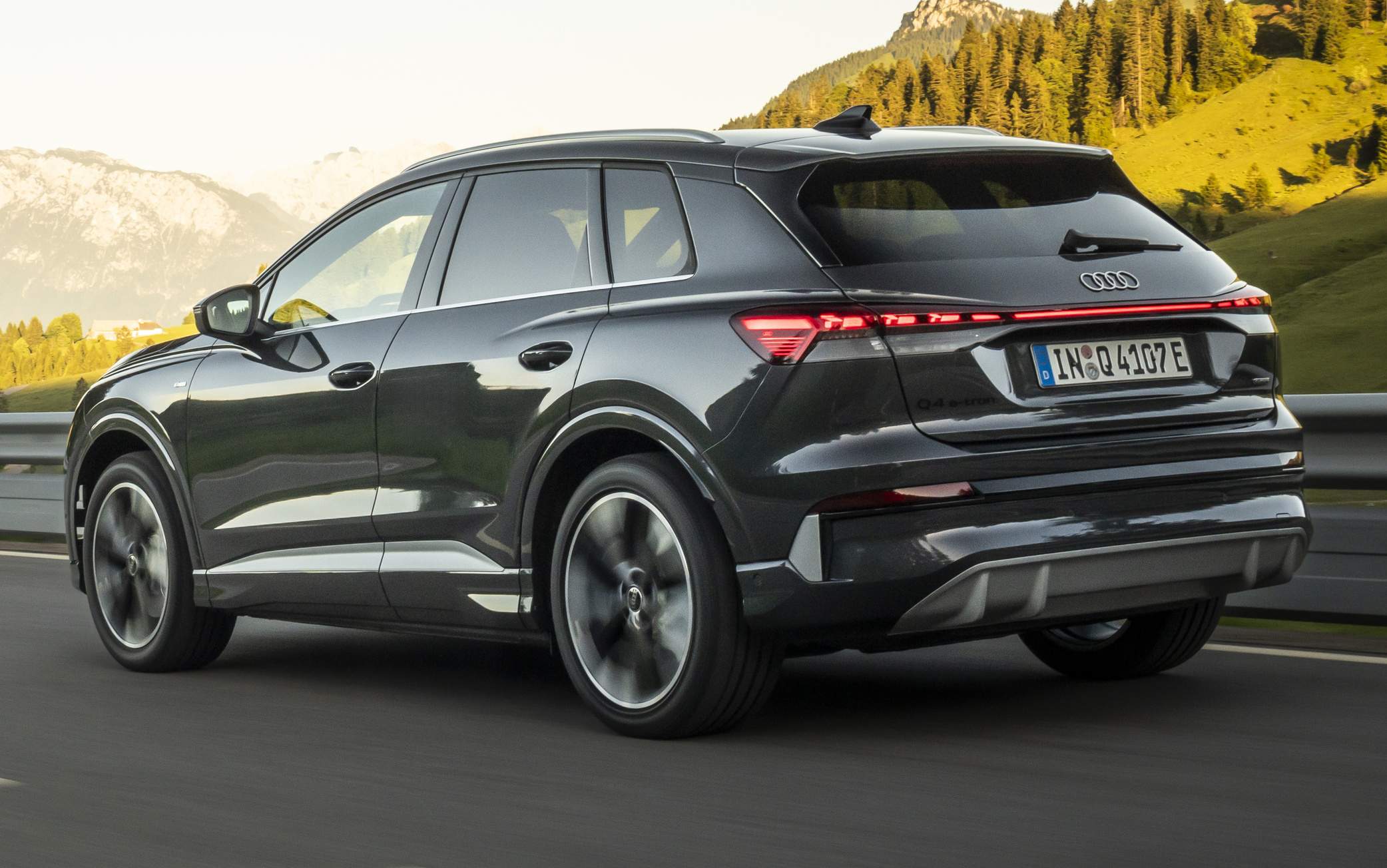 Novo Audi Q4 e-tron 2027: autonomia de até 592 km - fotos e detalhes oficiais