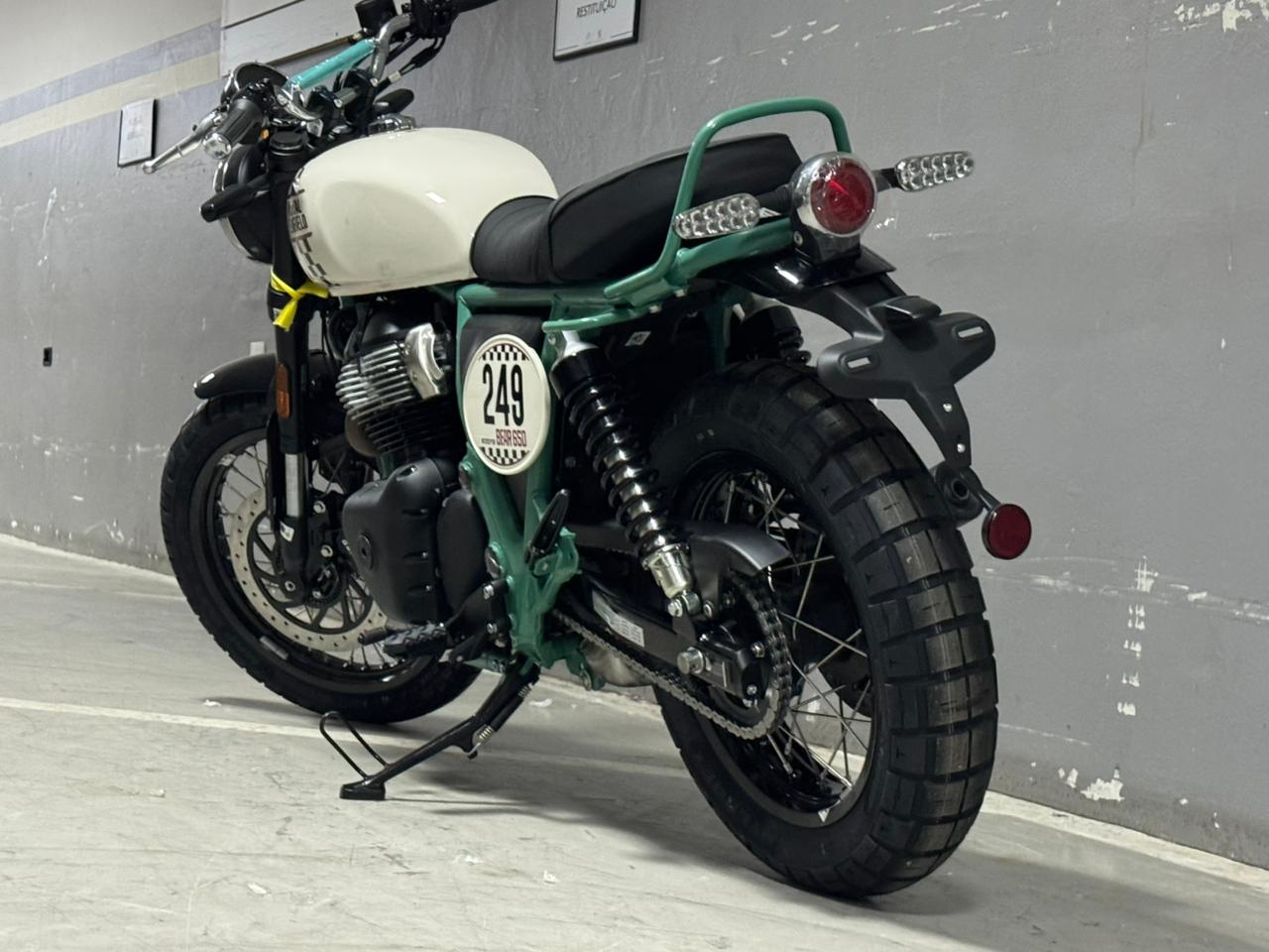 Royal Enfield-BEAR 650-INTERCEPTOR BEAR 650  TWO FOUR NINE
