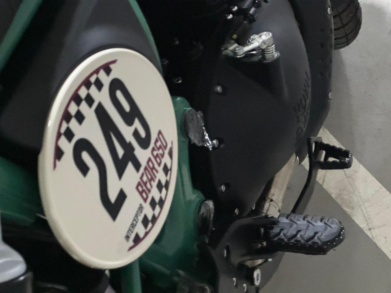 Royal Enfield-BEAR 650-INTERCEPTOR BEAR 650  TWO FOUR NINE