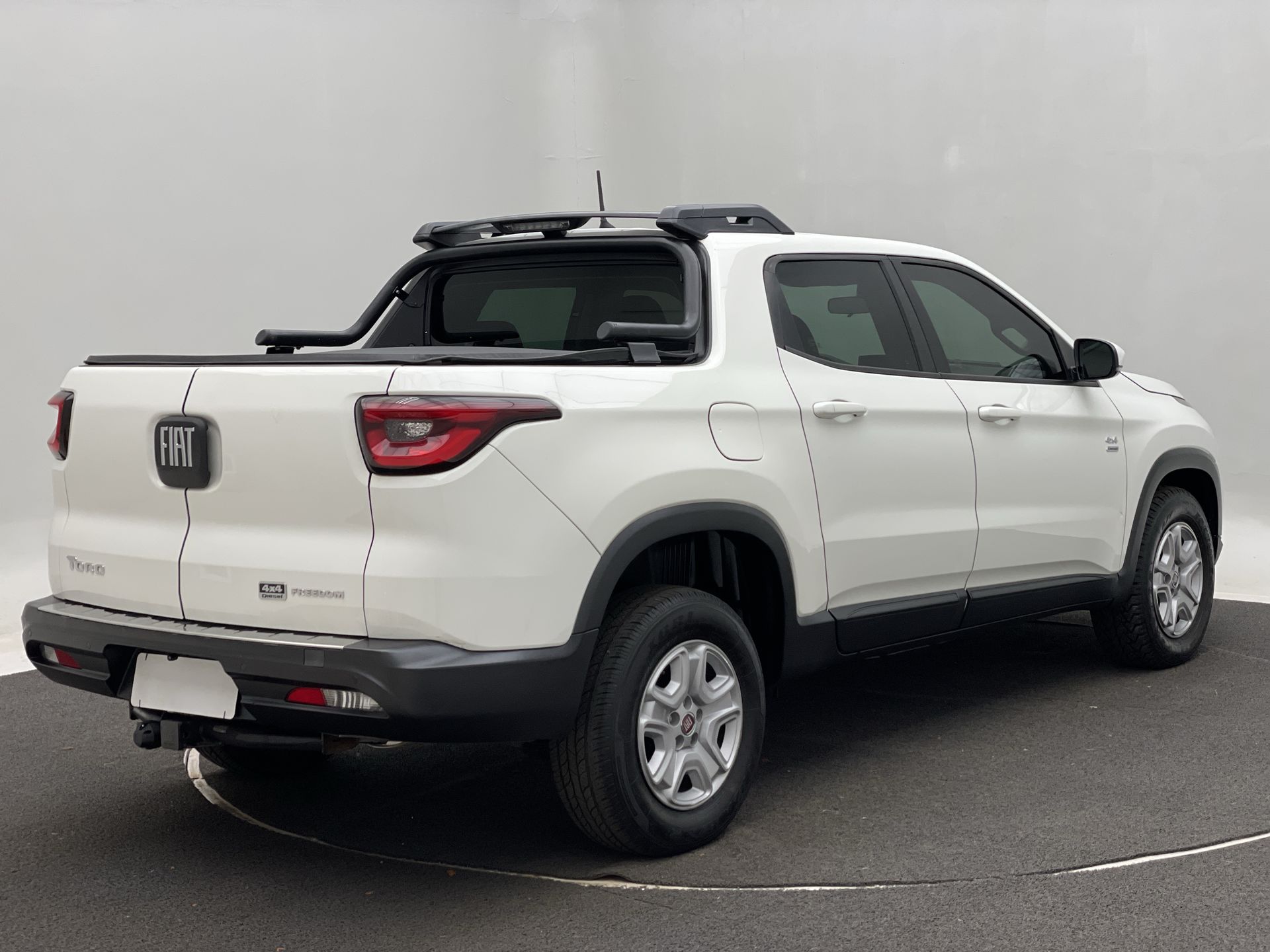 Fiat-TORO-Toro Freedom 2.0 16V 4x4 TB Diesel Mec.