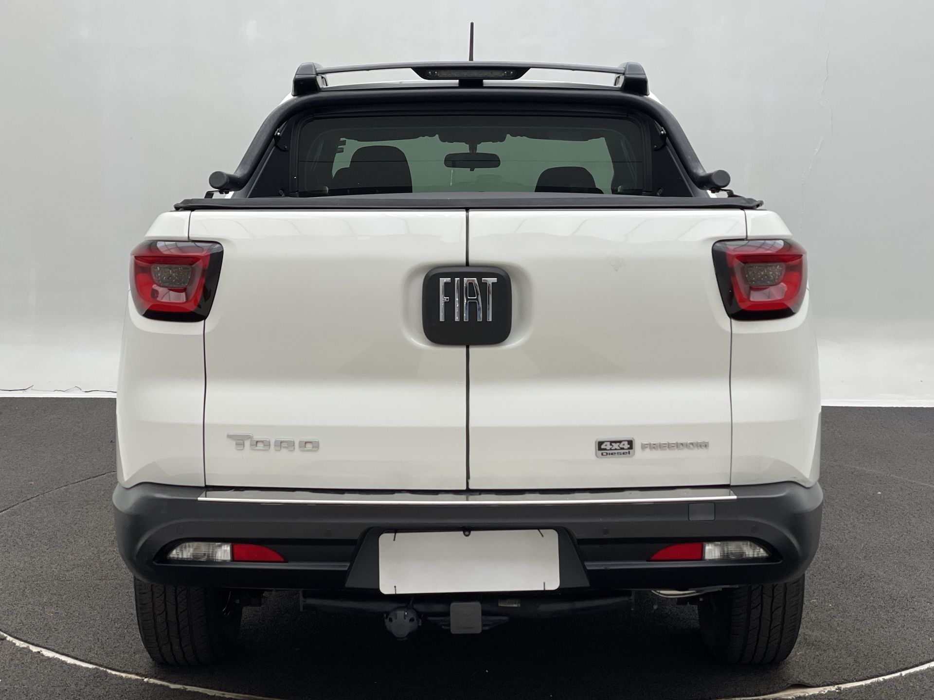 Fiat-TORO-Toro Freedom 2.0 16V 4x4 TB Diesel Mec.