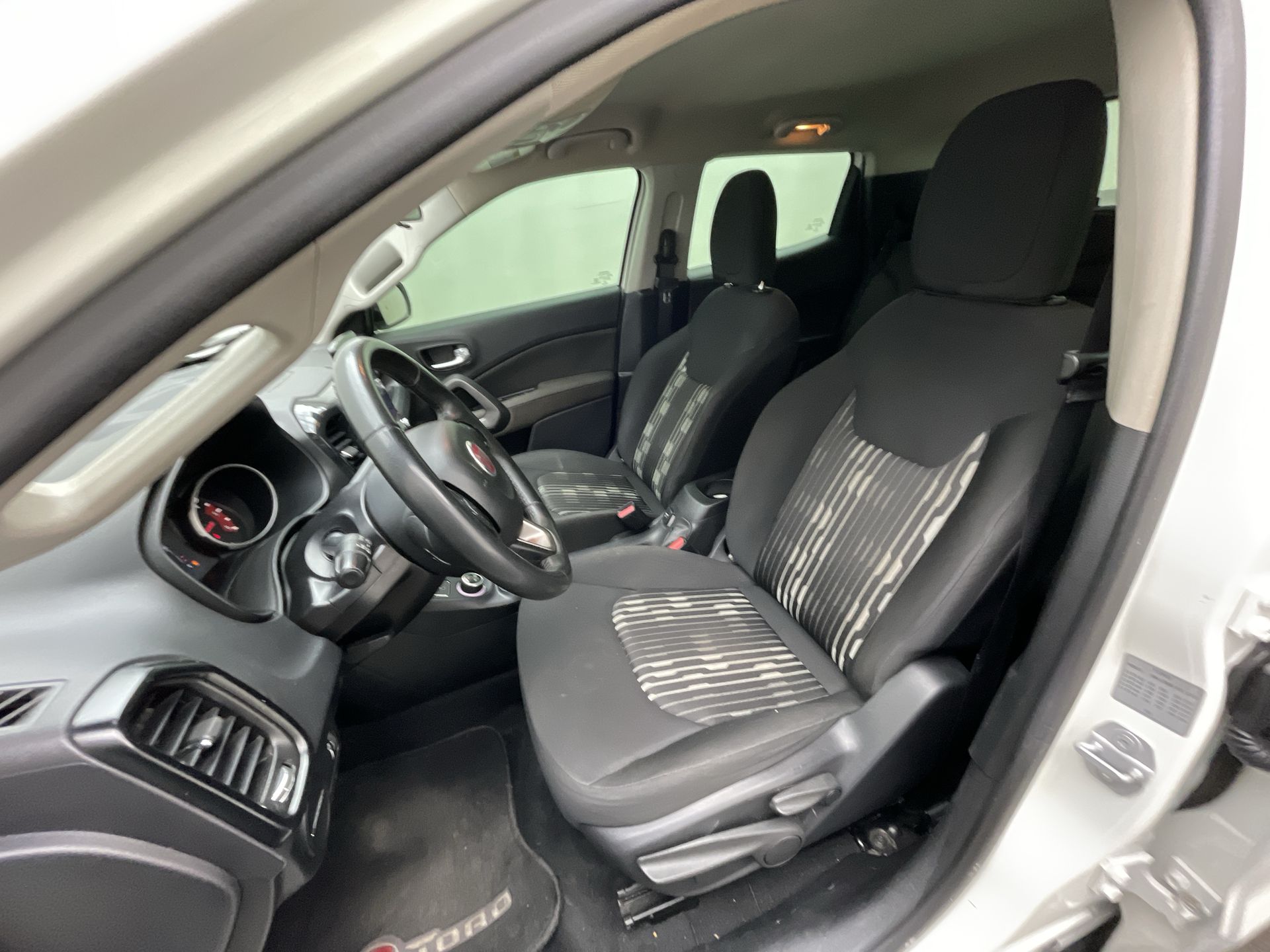 Fiat-TORO-Toro Freedom 2.0 16V 4x4 TB Diesel Mec.