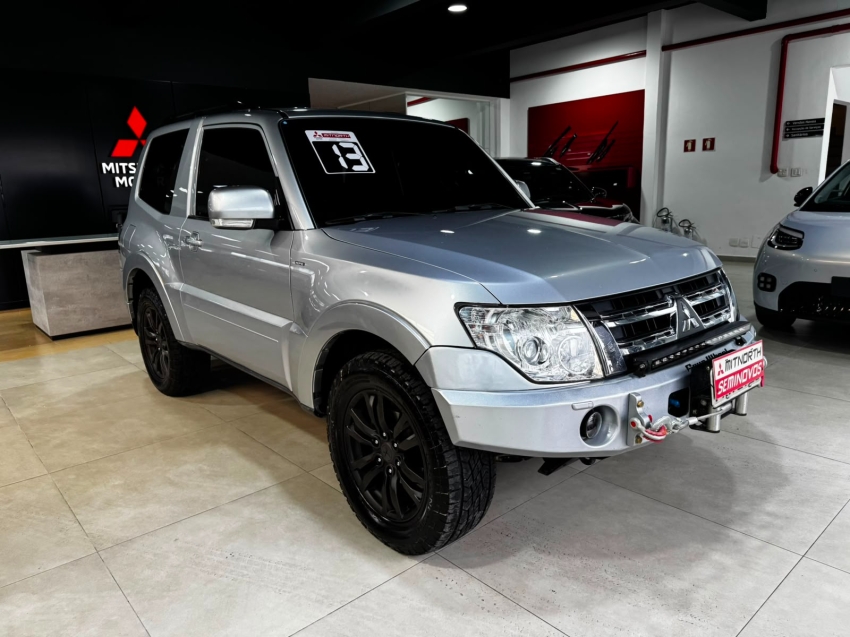 Mitsubishi-PAJERO FULL-3.8 HPE 4X4 V6 24V GASOLINA 2P AUTOMÁTICO
