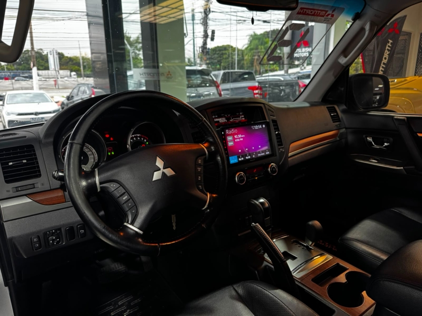 Mitsubishi-PAJERO FULL-3.8 HPE 4X4 V6 24V GASOLINA 2P AUTOMÁTICO