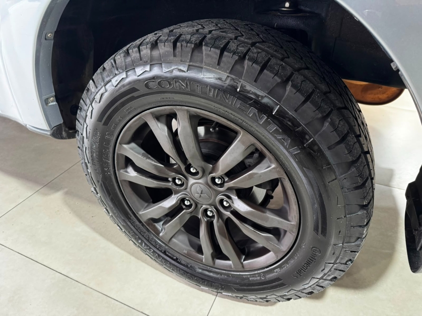Mitsubishi-PAJERO FULL-3.8 HPE 4X4 V6 24V GASOLINA 2P AUTOMÁTICO