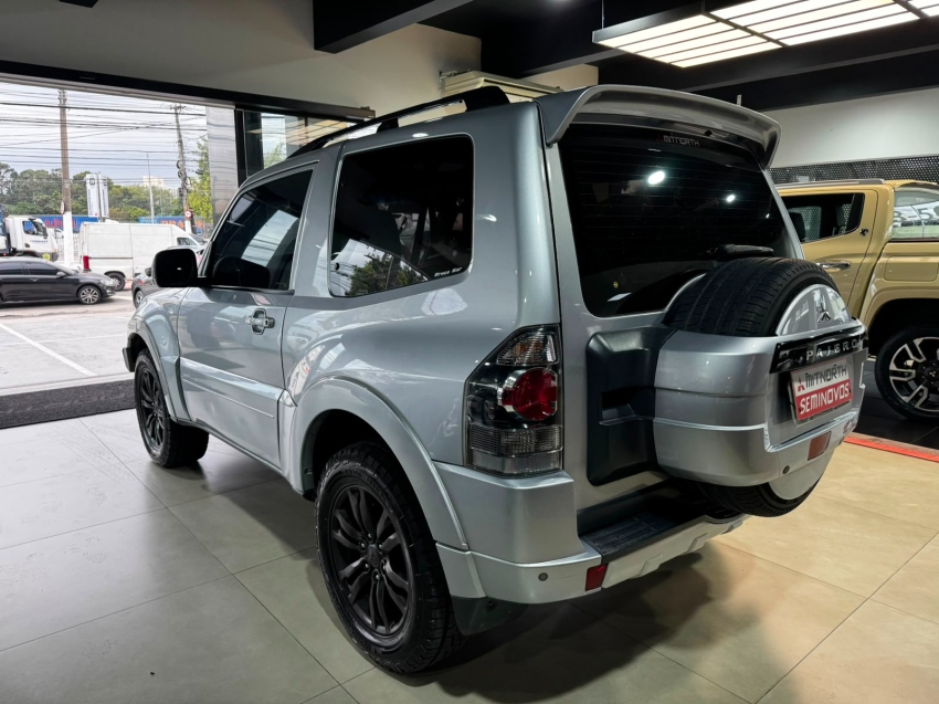 Mitsubishi-PAJERO FULL-3.8 HPE 4X4 V6 24V GASOLINA 2P AUTOMÁTICO