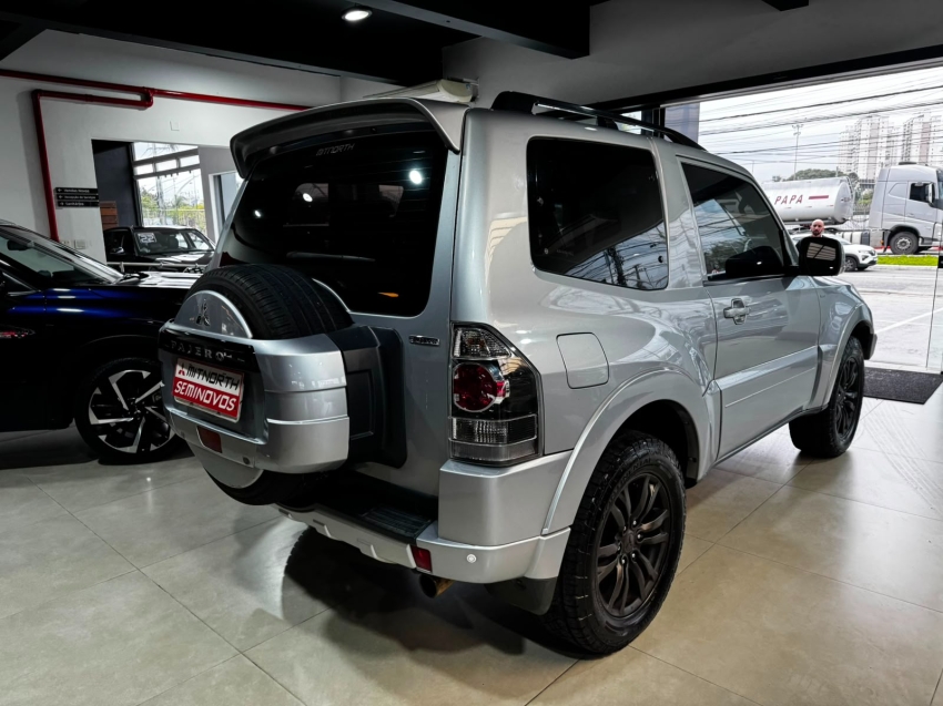 Mitsubishi-PAJERO FULL-3.8 HPE 4X4 V6 24V GASOLINA 2P AUTOMÁTICO
