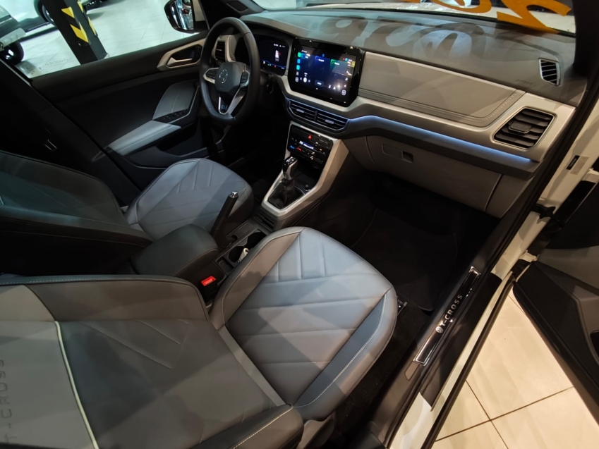 Volkswagen-T-CROSS-1.0 200 TSI TOTAL FLEX COMFORTLINE AUTOMÁTICO