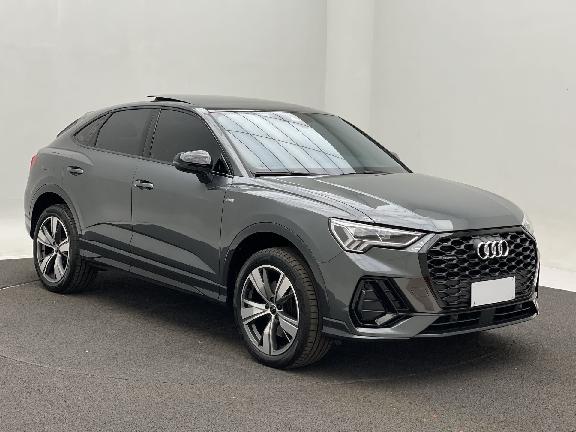 Q3 SPB Perf. Black 2.0 TFSI Tipt. Quat.