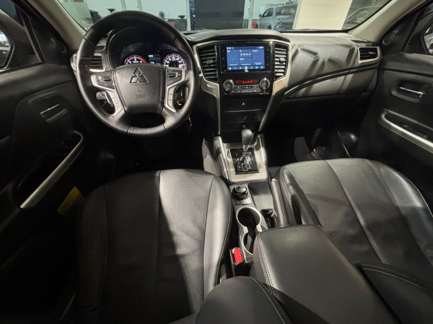 Mitsubishi-L200 TRITON-2.4 16V TURBO DIESEL SPORT HPE CD 4P 4X4 AUTOMÁTICO