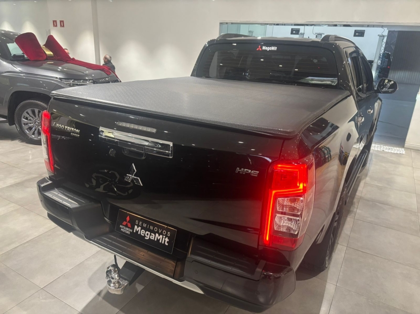 Mitsubishi-L200 TRITON-2.4 16V TURBO DIESEL SPORT HPE CD 4P 4X4 AUTOMÁTICO