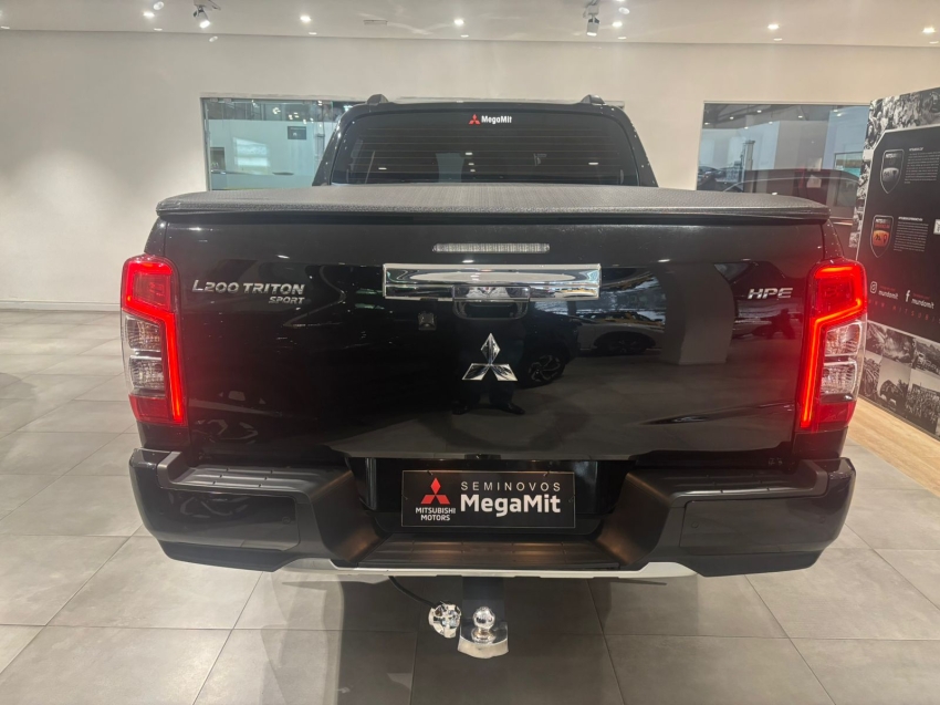 Mitsubishi-L200 TRITON-2.4 16V TURBO DIESEL SPORT HPE CD 4P 4X4 AUTOMÁTICO