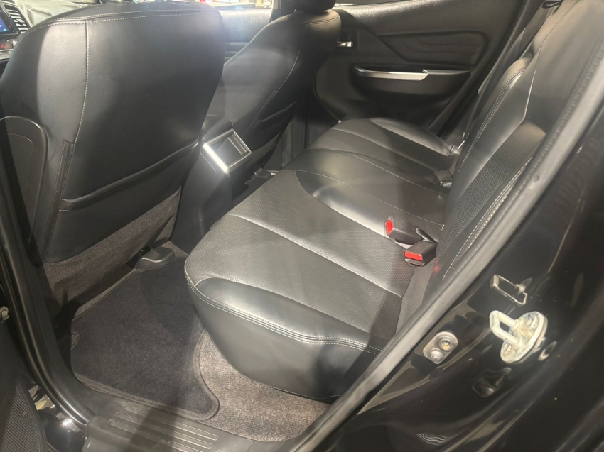 Mitsubishi-L200 TRITON-2.4 16V TURBO DIESEL SPORT HPE CD 4P 4X4 AUTOMÁTICO