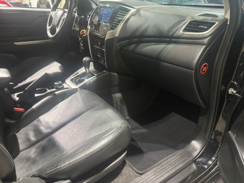 Mitsubishi-L200 TRITON-2.4 16V TURBO DIESEL SPORT HPE CD 4P 4X4 AUTOMÁTICO