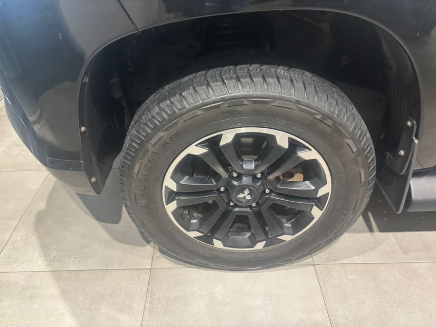 Mitsubishi-L200 TRITON-2.4 16V TURBO DIESEL SPORT HPE CD 4P 4X4 AUTOMÁTICO