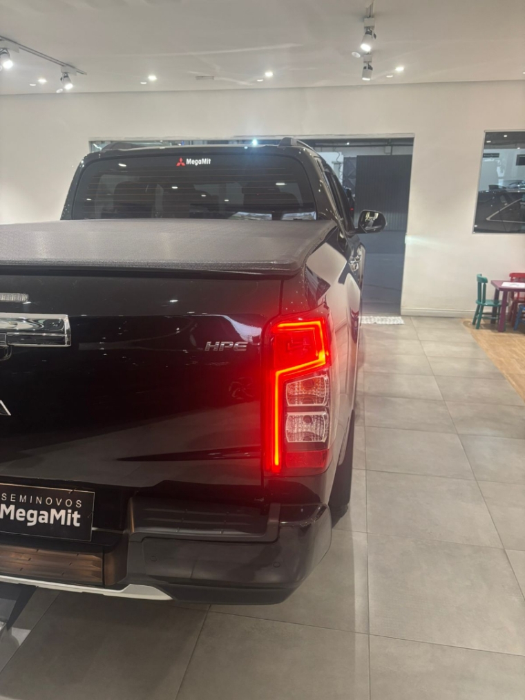 Mitsubishi-L200 TRITON-2.4 16V TURBO DIESEL SPORT HPE CD 4P 4X4 AUTOMÁTICO