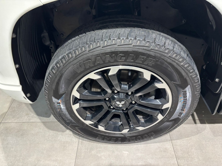 Mitsubishi-L200 TRITON-2.4 16V TURBO DIESEL SPORT HPE CD 4P 4X4 AUTOMÁTICO