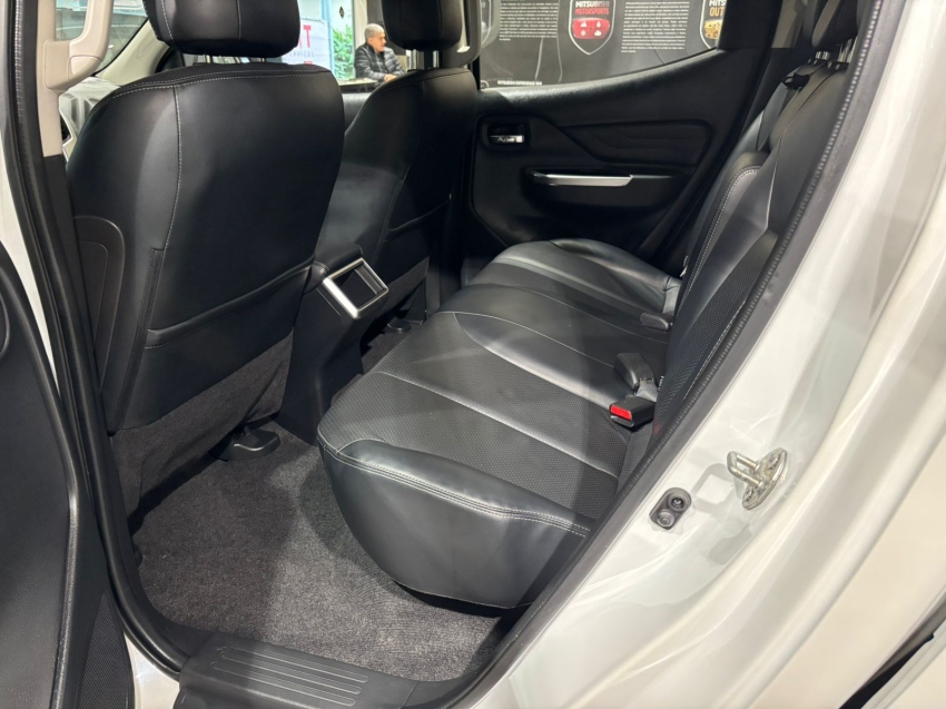 Mitsubishi-L200 TRITON-2.4 16V TURBO DIESEL SPORT HPE CD 4P 4X4 AUTOMÁTICO