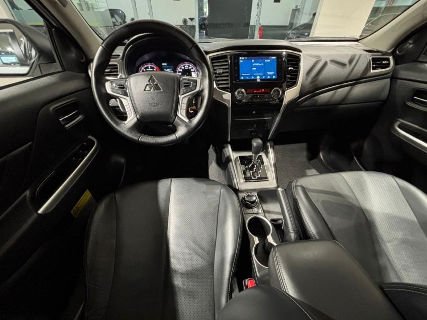 Mitsubishi-L200 TRITON-2.4 16V TURBO DIESEL SPORT HPE CD 4P 4X4 AUTOMÁTICO
