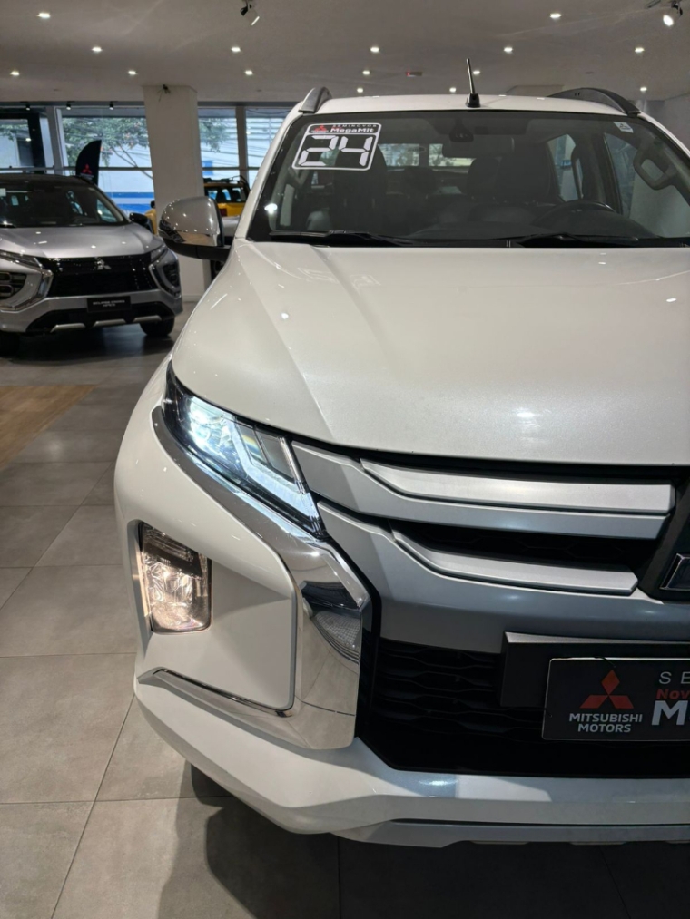 Mitsubishi-L200 TRITON-2.4 16V TURBO DIESEL SPORT HPE CD 4P 4X4 AUTOMÁTICO
