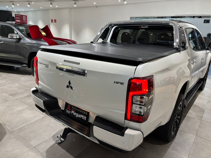 Mitsubishi-L200 TRITON-2.4 16V TURBO DIESEL SPORT HPE CD 4P 4X4 AUTOMÁTICO