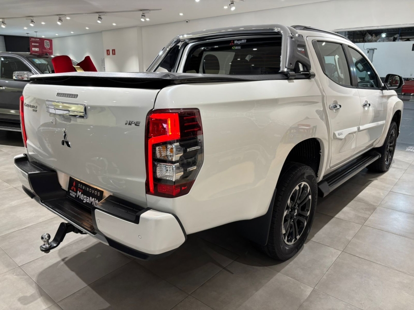 Mitsubishi-L200 TRITON-2.4 16V TURBO DIESEL SPORT HPE CD 4P 4X4 AUTOMÁTICO