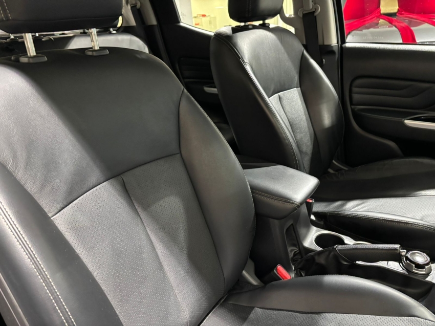 Mitsubishi-L200 TRITON-2.4 16V TURBO DIESEL SPORT HPE CD 4P 4X4 AUTOMÁTICO
