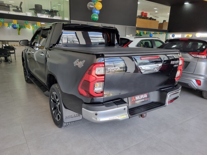 Toyota-HILUX-2.8 D-4D TURBO DIESEL CD SRX LIMITED 4X4 AUTOMÁTICO