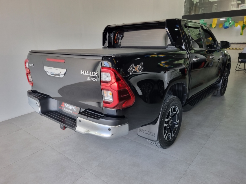 Toyota-HILUX-2.8 D-4D TURBO DIESEL CD SRX LIMITED 4X4 AUTOMÁTICO