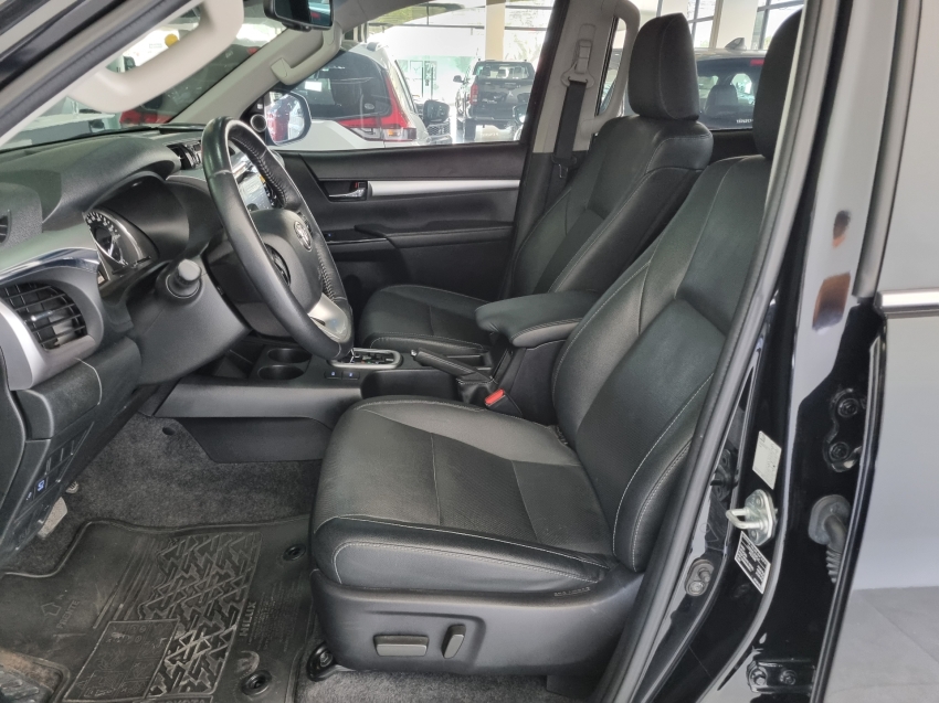 Toyota-HILUX-2.8 D-4D TURBO DIESEL CD SRX LIMITED 4X4 AUTOMÁTICO