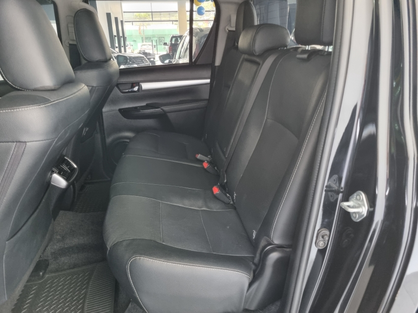 Toyota-HILUX-2.8 D-4D TURBO DIESEL CD SRX LIMITED 4X4 AUTOMÁTICO