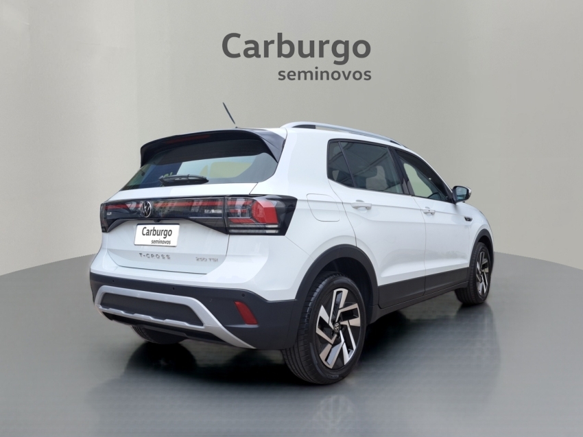 Volkswagen-T-CROSS-1.4 250 TSI TOTAL FLEX HIGHLINE AUTOMÁTICO
