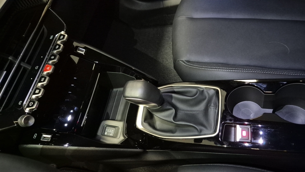 Peugeot-2008-1.0 TURBO 200 FLEX ALLURE CVT