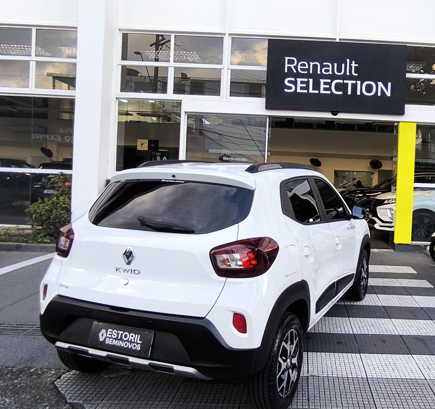 Renault-KWID-KWID OUTSIDER 1.0 Flex 12V 5p Mec.