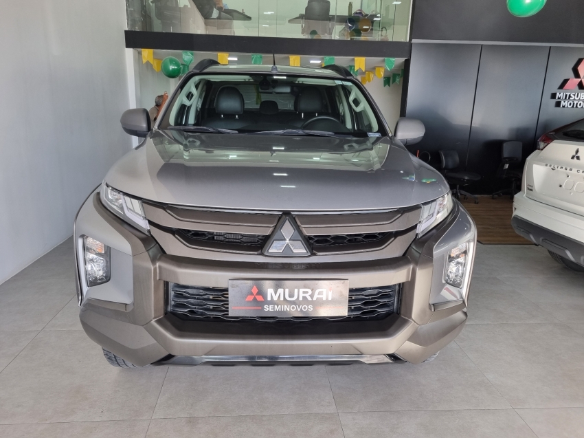 Mitsubishi-L200 TRITON-2.4 16V TURBO DIESEL SPORT OUTDOOR PLUS CD 4P 4X4 AUTOMÁTICO