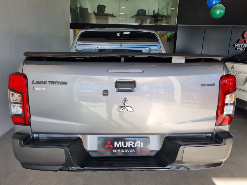 Mitsubishi-L200 TRITON-2.4 16V TURBO DIESEL SPORT OUTDOOR PLUS CD 4P 4X4 AUTOMÁTICO