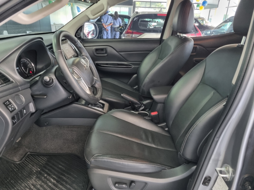 Mitsubishi-L200 TRITON-2.4 16V TURBO DIESEL SPORT OUTDOOR PLUS CD 4P 4X4 AUTOMÁTICO