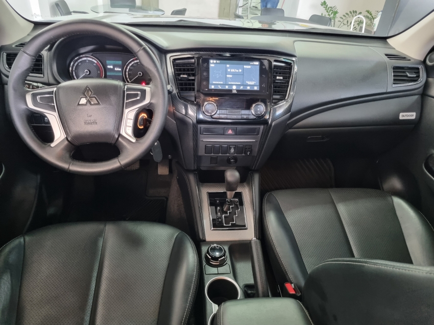 Mitsubishi-L200 TRITON-2.4 16V TURBO DIESEL SPORT OUTDOOR PLUS CD 4P 4X4 AUTOMÁTICO