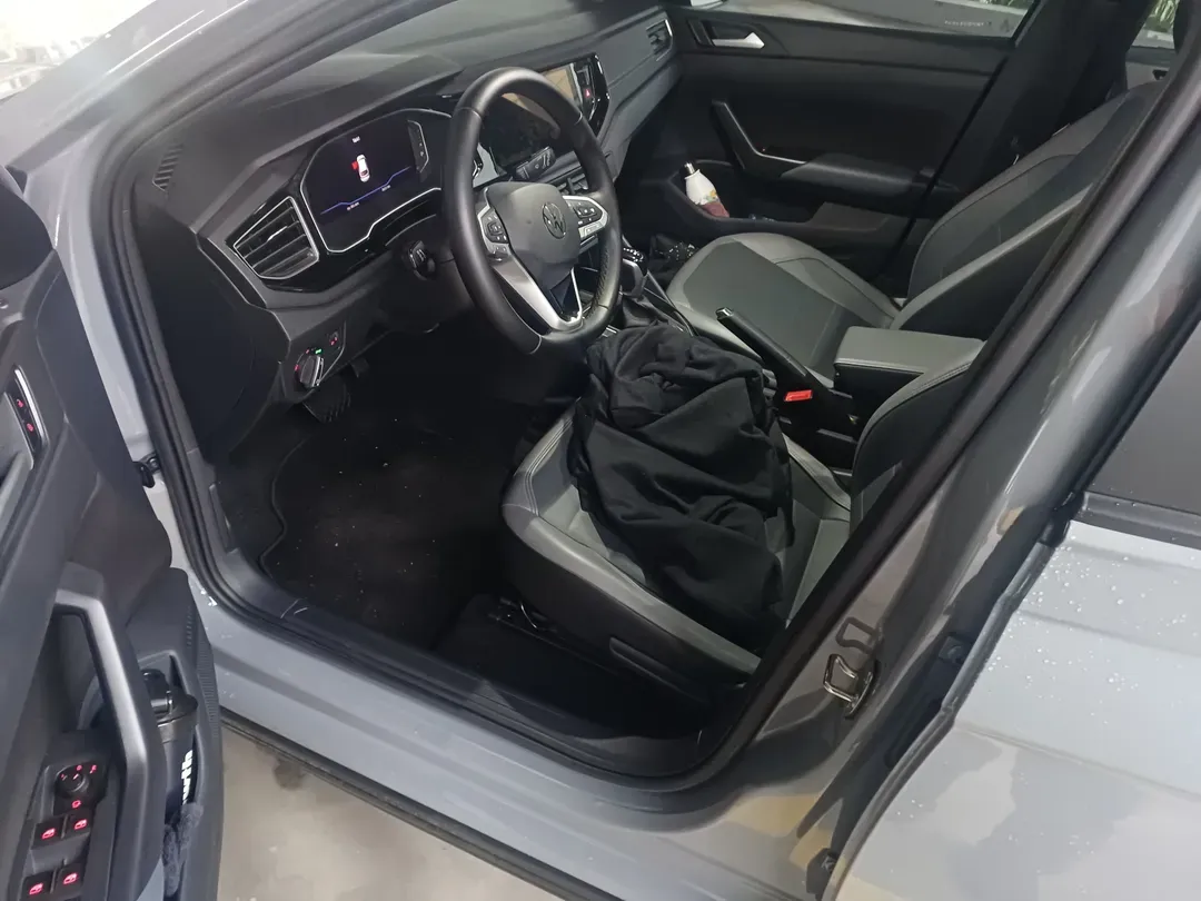 Nivus Highline 1.0 200 TSI Flex Aut.