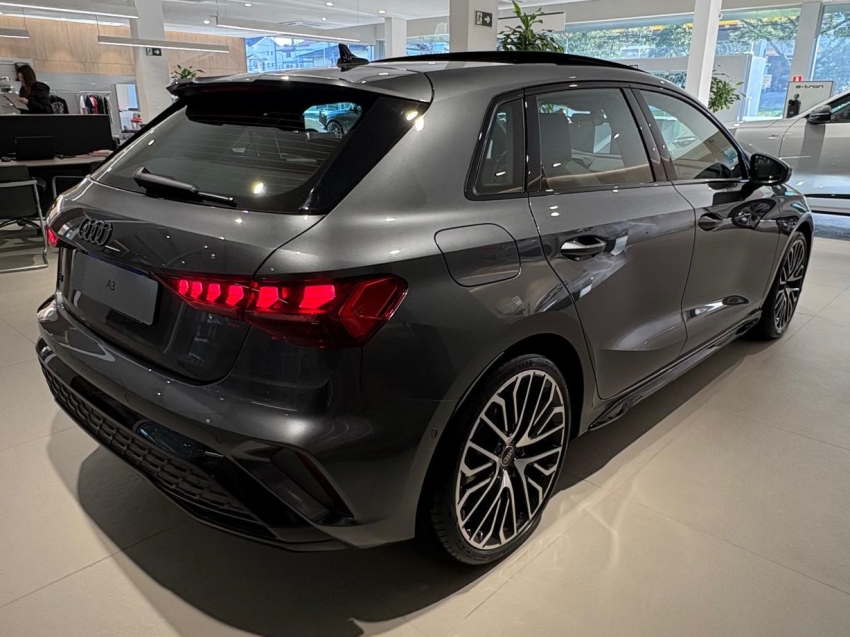 Audi-A3-2.0 40 TFSI GASOLINA SPORTBACK PERFORMANCE BLACK S-TRONIC