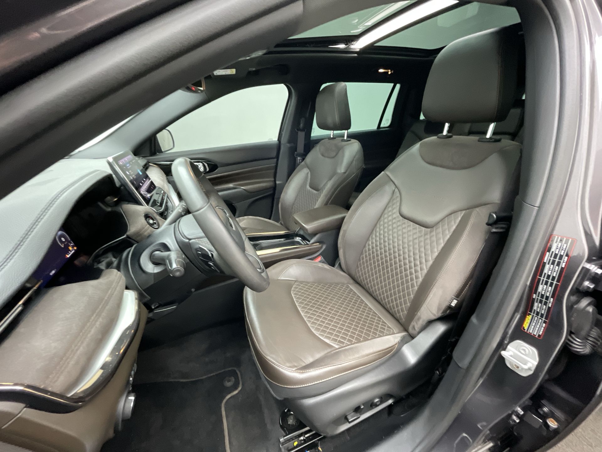 Jeep-COMMANDER-Commander Overl. TD380 2.0 4x4 Die. Aut.