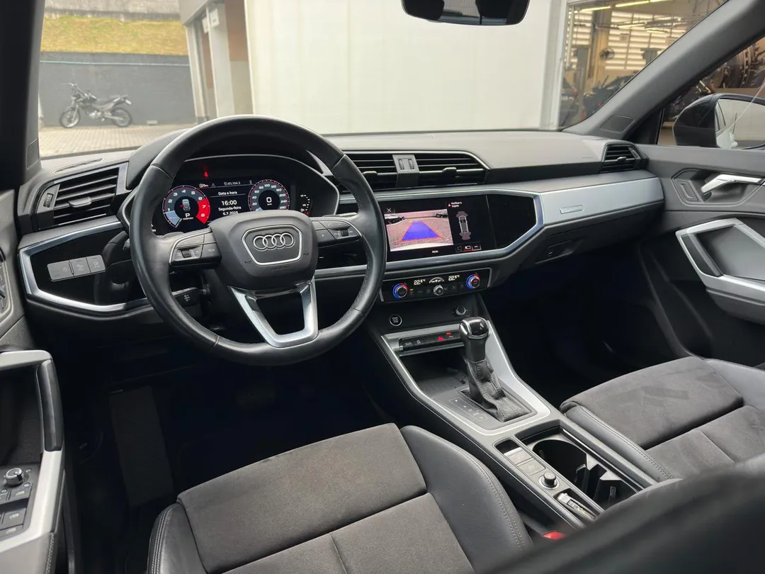 Q3 Perf. Black 2.0 TFSI Tiptr. Quattro