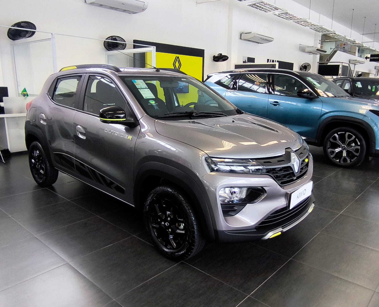 Renault-KWID-KWID OUTSIDER 1.0 Flex 12V 5p Mec.