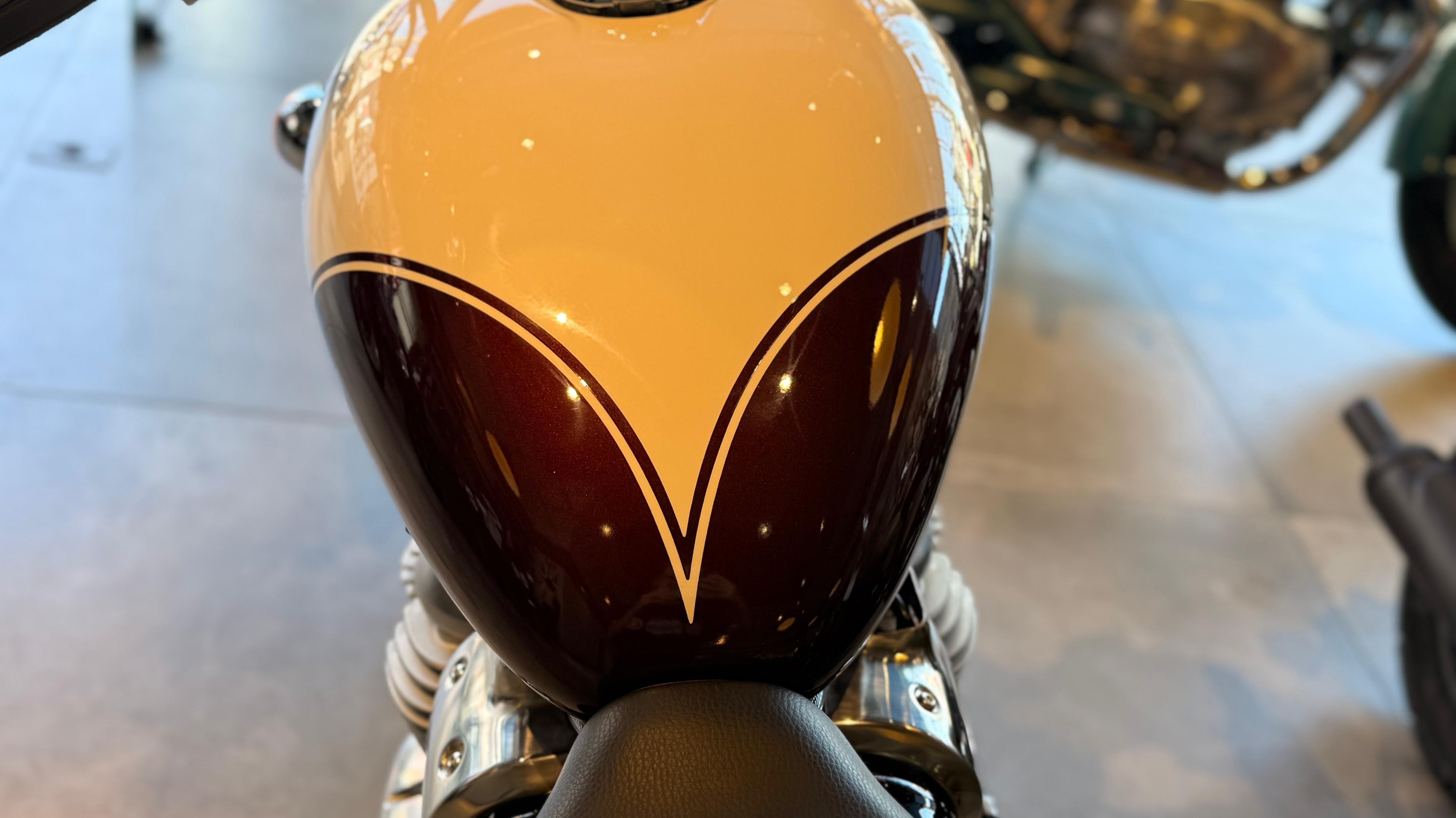 Royal Enfield-CLASSIC 650-CLASSIC 650 VALLAM RED