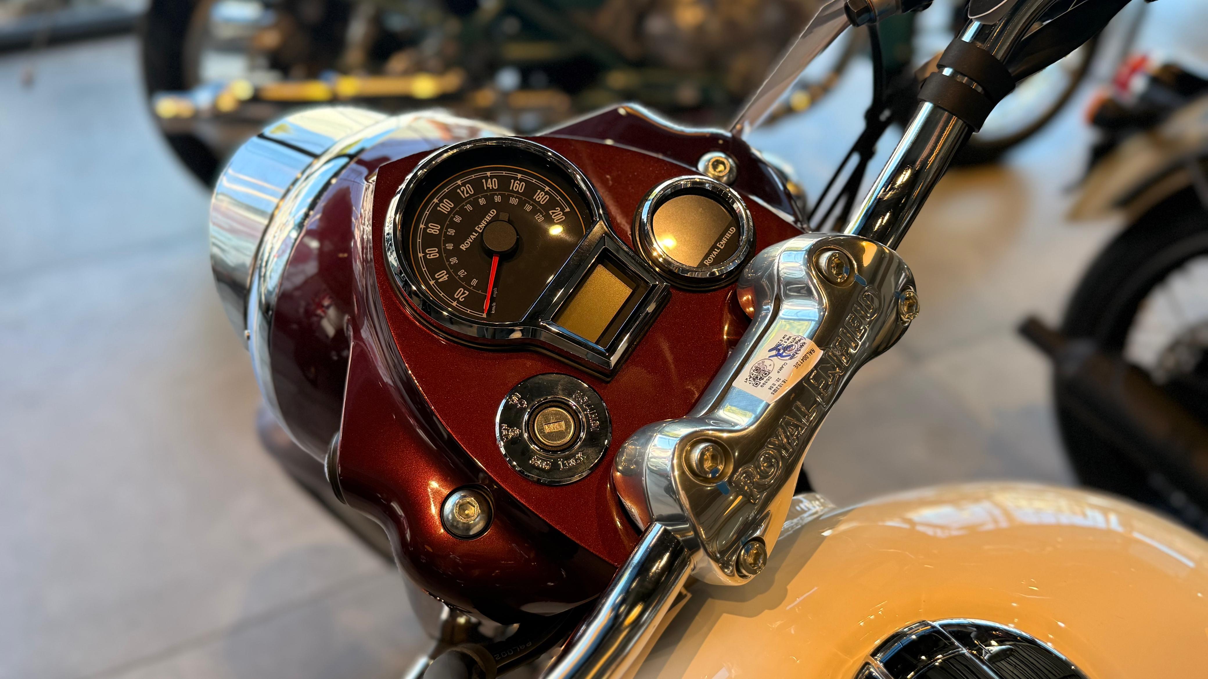 Royal Enfield-CLASSIC 650-CLASSIC 650 VALLAM RED