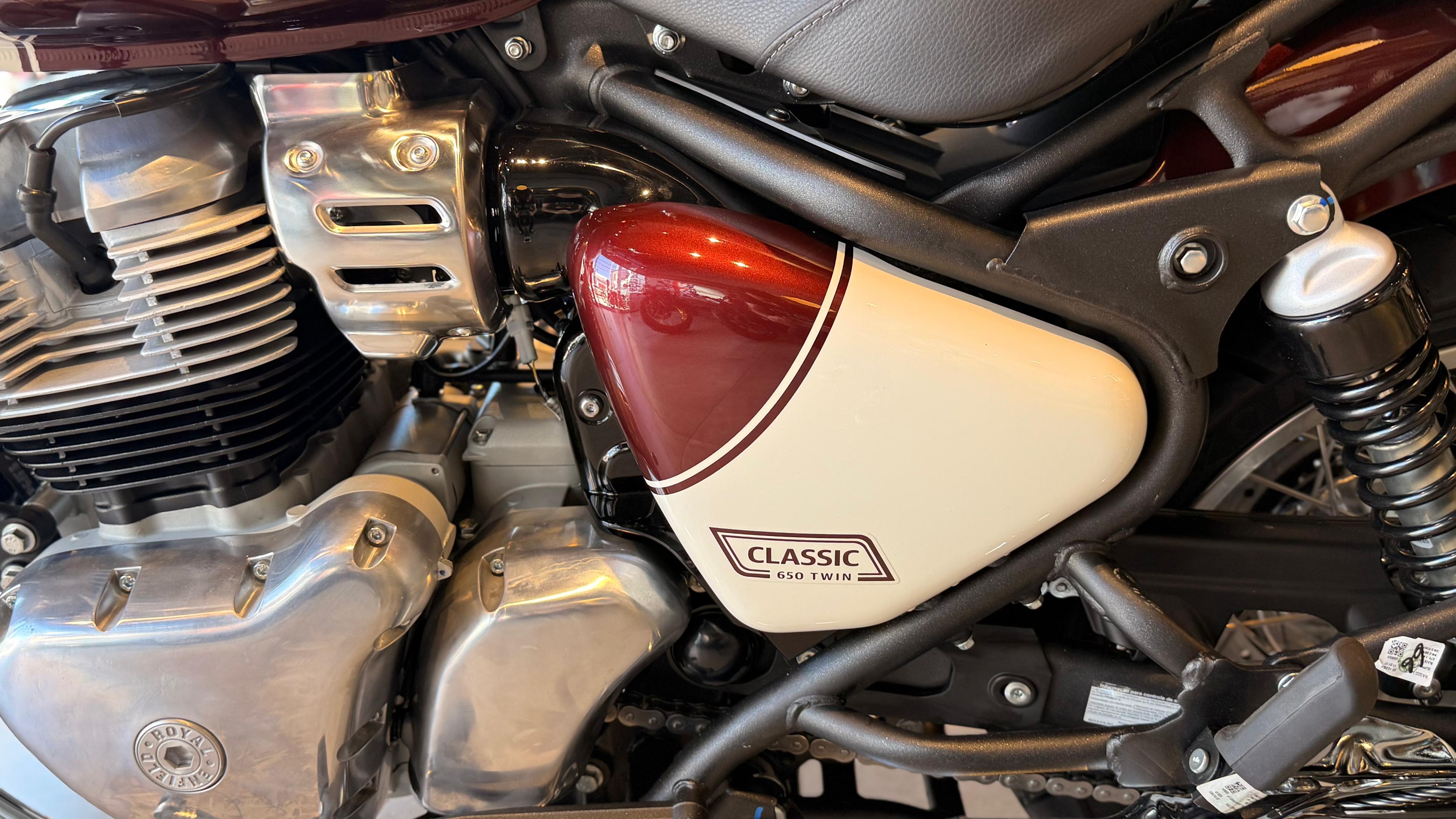 Royal Enfield-CLASSIC 650-CLASSIC 650 VALLAM RED