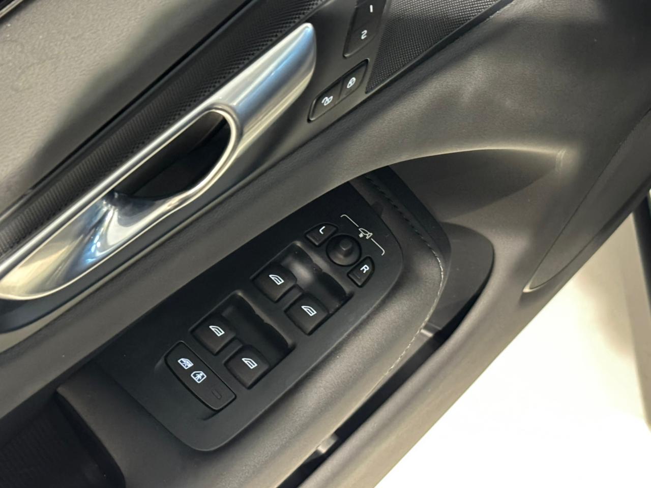 Volvo-XC 60-XC 60 T-8 Plus 2.0 AWD (Híbrido)