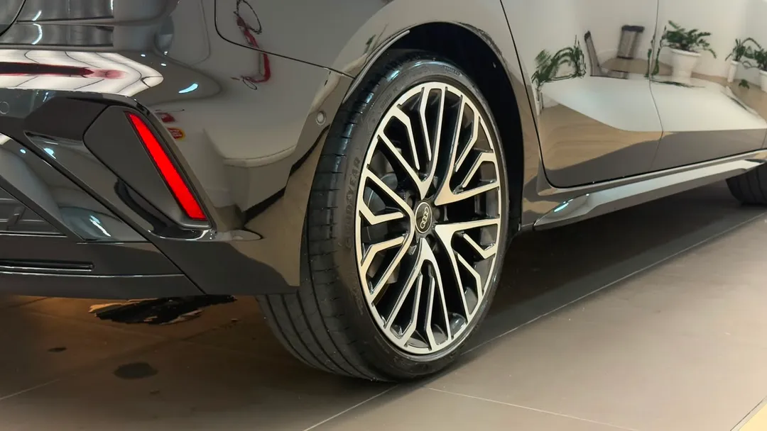 Audi-A3-A3 Sportb. Performance Black 2.0 S-tron.