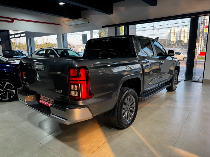 Mitsubishi-TRITON-2.4 BITURBO DIESEL CD HPE 4X4 AUTOMÁTICO